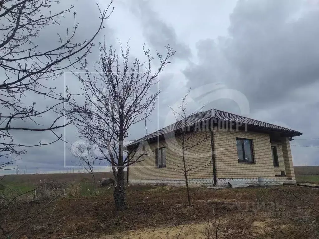Дом в Воронежская область, Семилукский район, с. Губарево Октябрьская ... - Фото 1