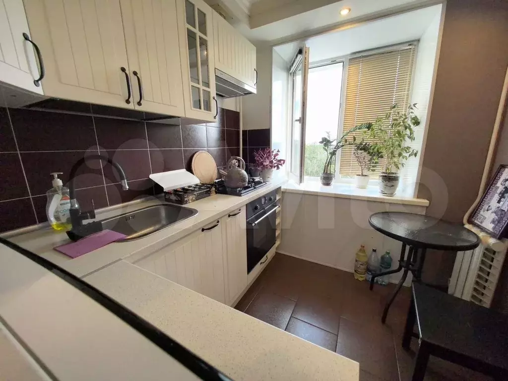 2-к. квартира, 55 м, 6/9 эт. - Фото 0