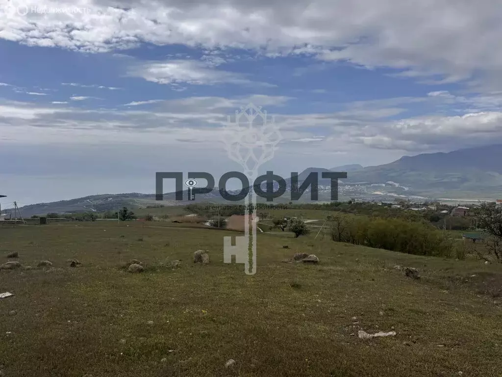 Участок в Республика Крым, муниципальный округ Алушта, село Лучистое ... - Фото 1