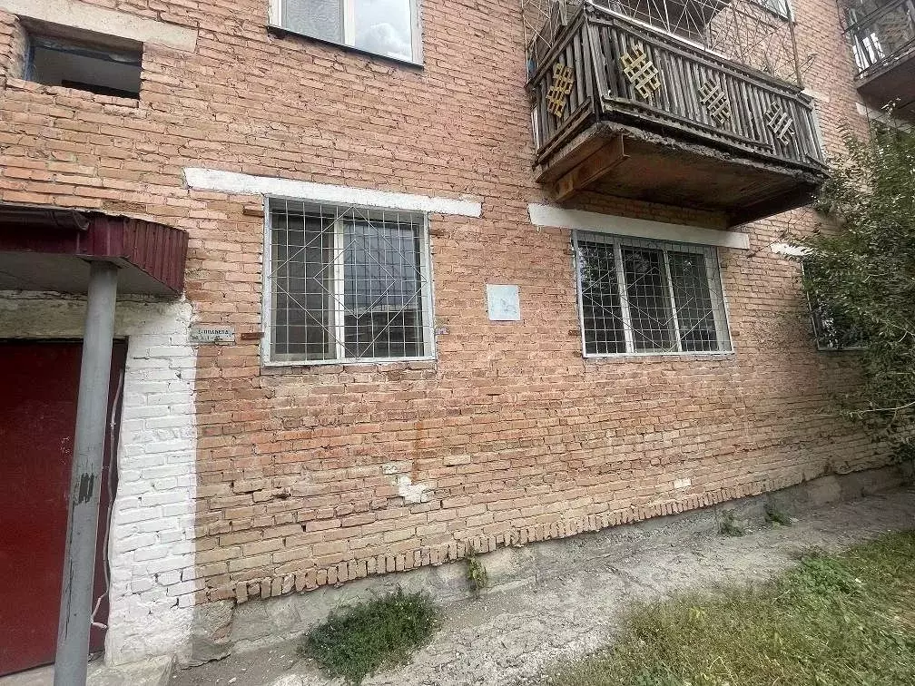3-к кв. Тыва, Ак-Довурак ул. 50 лет ВЛКСМ, 8 (61.8 м) - Фото 1