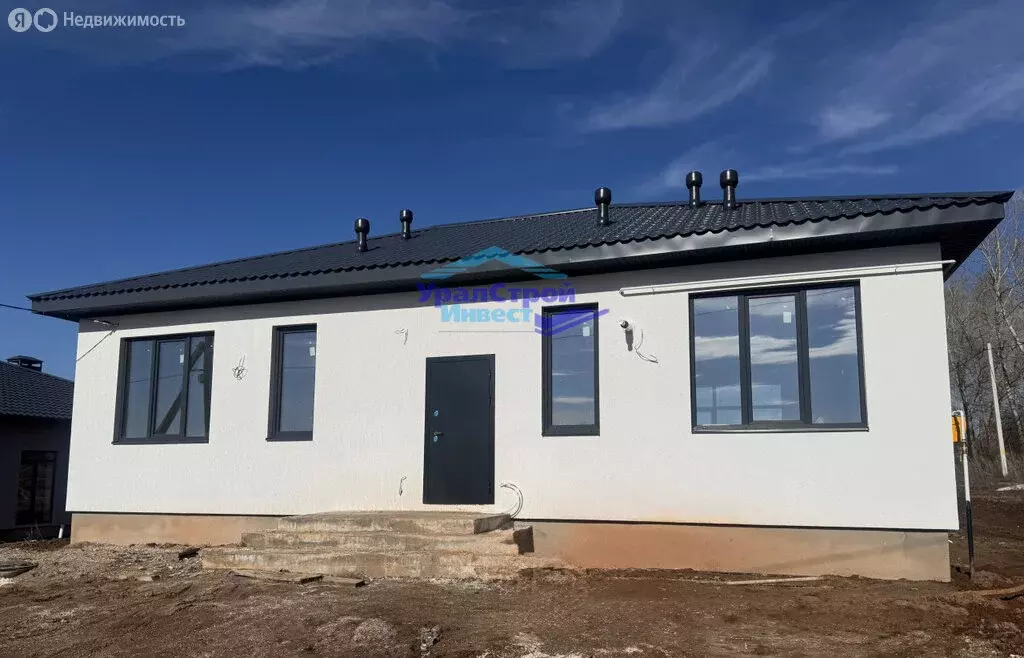 Дом в Октябрьский, улица Василия Кривошеева (100 м) - Фото 1