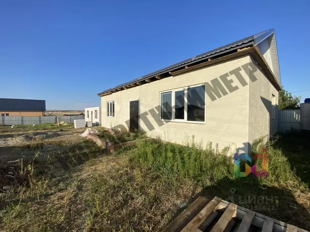 Дом в Калмыкия, Элиста ул. Бургустинская (99 м) - Фото 1