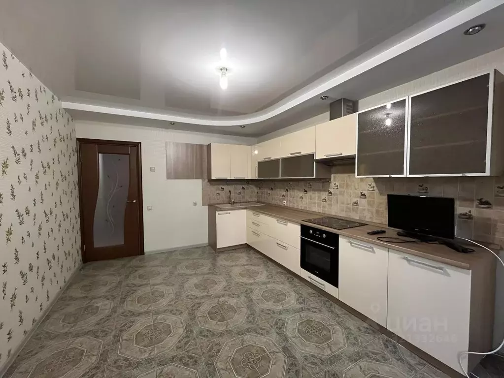 2-к кв. Свердловская область, Екатеринбург ул. Карельская, 53 (66.0 м) - Фото 0