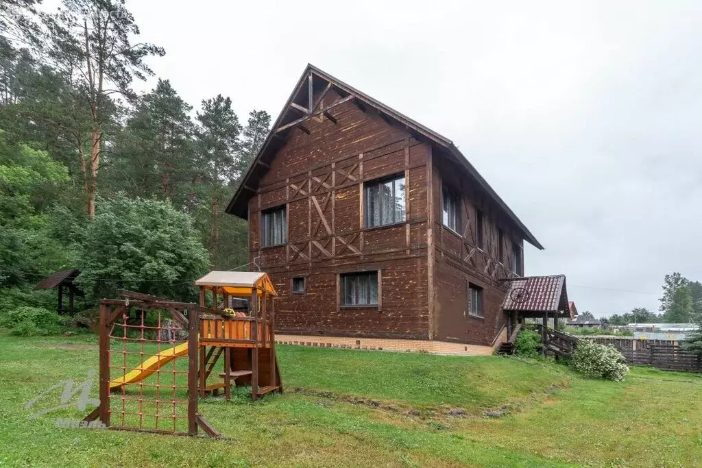 Дом в село Манжерок, Пионерская улица (399.9 м) - Фото 1