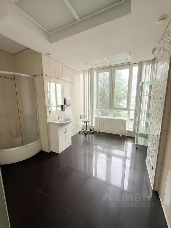 Офис в Свердловская область, Екатеринбург ул. Барвинка, 14 (11 м) - Фото 1