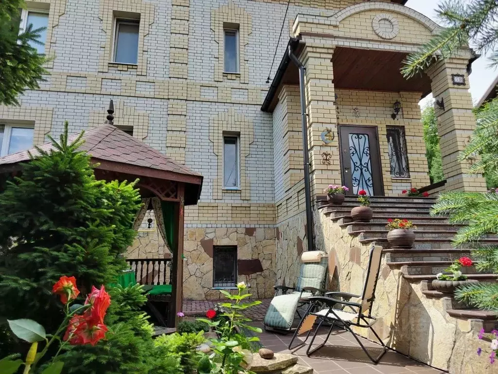 Дом в Саратовская область, Саратов ул. Светлая, 19 (340 м) - Фото 1