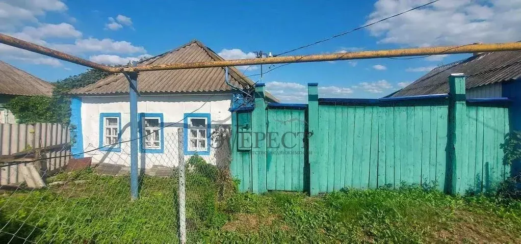 Дом в Белгородская область, Чернянский район, Малотроицкое с/пос, с. ... - Фото 1