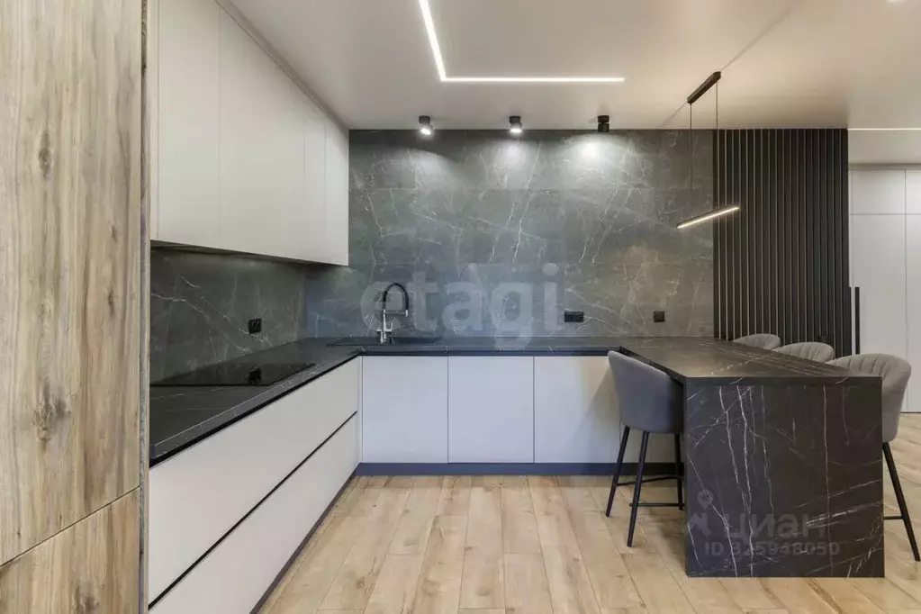 3-к кв. Тюменская область, Тюмень ул. Тимофея Кармацкого, 9 (102.8 м) - Фото 0