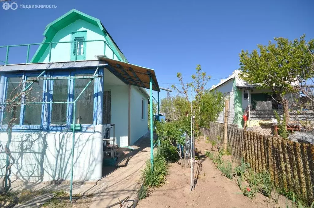 Дом в посёлок городского типа Новоозёрное, СНТ Родники (38 м) - Фото 0