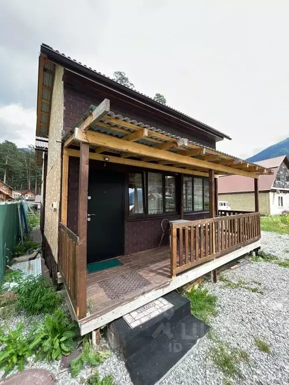 Дом в Карачаево-Черкесия, Зеленчукский район, с. Архыз ул. Мира, 6Б ... - Фото 1