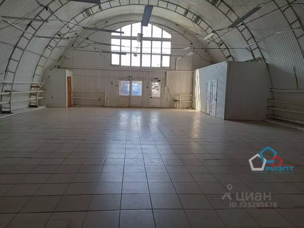 Помещение свободного назначения в Омская область, Омск просп. ... - Фото 1