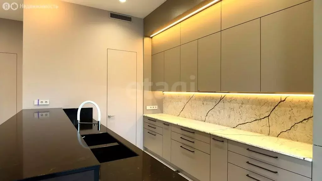 Дом в Анапа, улица Ивана Голубца (401.3 м) - Фото 1