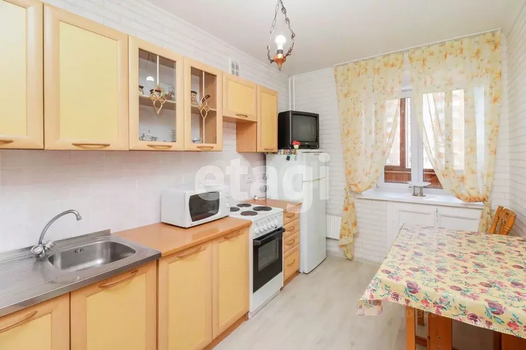 2-к кв. Тюменская область, Тюмень Северная ул., 3 (50.0 м) - Фото 1