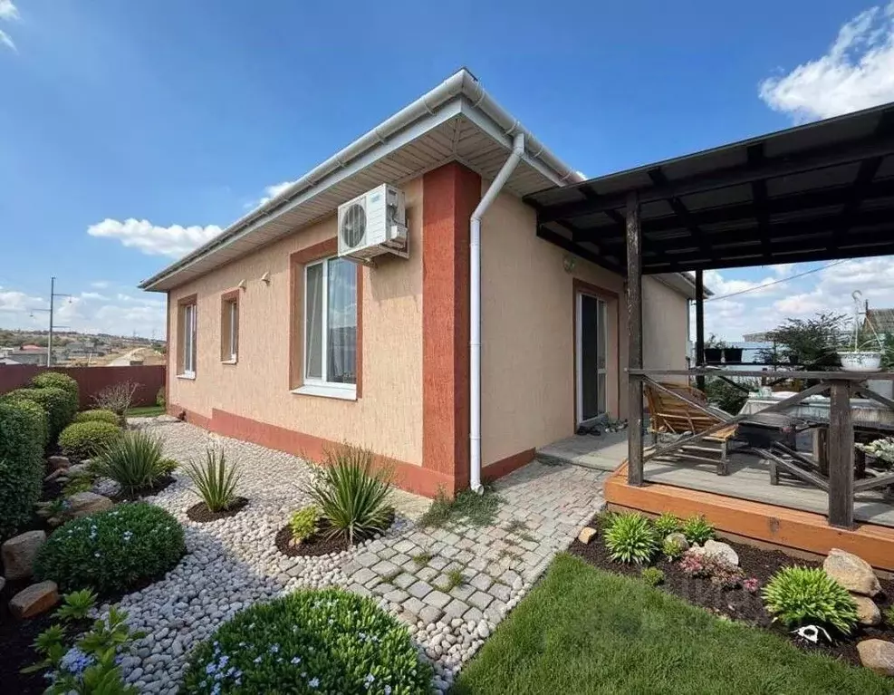 Дом в Крым, Симферопольский район, Добровское с/пос, с. Пионерское ул. ... - Фото 1