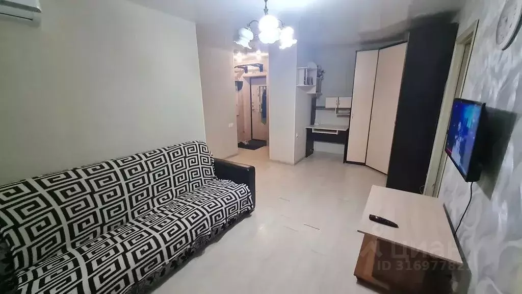 1-к кв. Удмуртия, Воткинск 1 Мая ул., 159 (53.0 м) - Фото 1