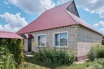 Дом в Алтайский край, Яровое ул. Комарова, 71 (100 м) - Фото 1