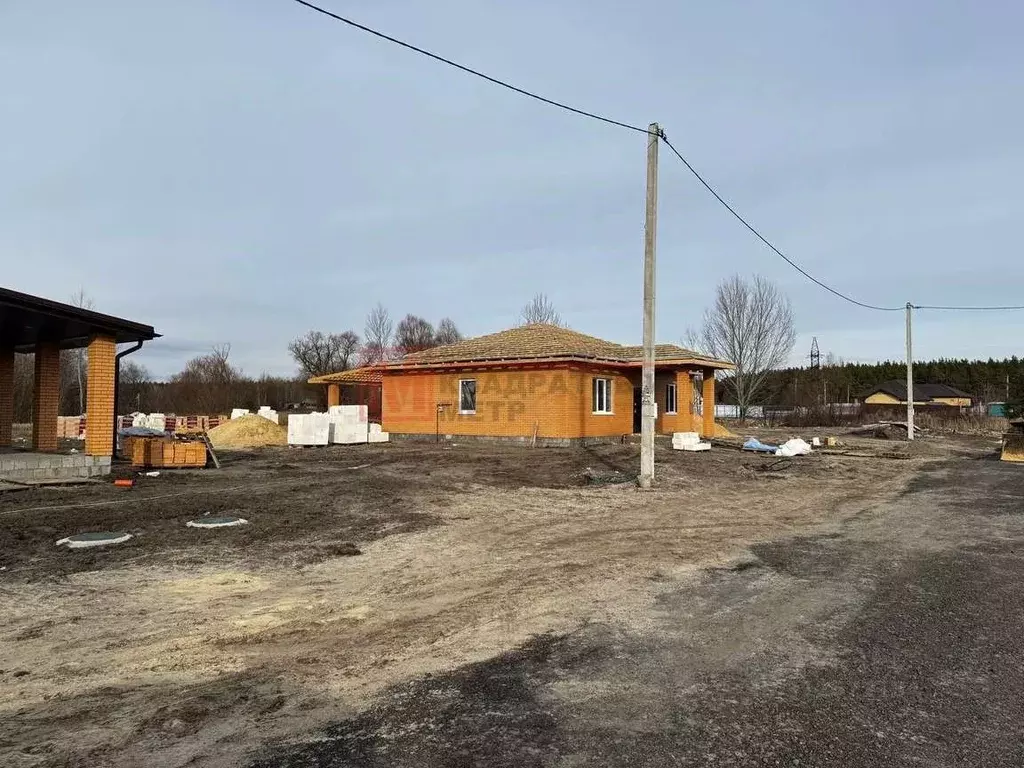 Дом в Белгородская область, Старооскольский городской округ, с. ... - Фото 1