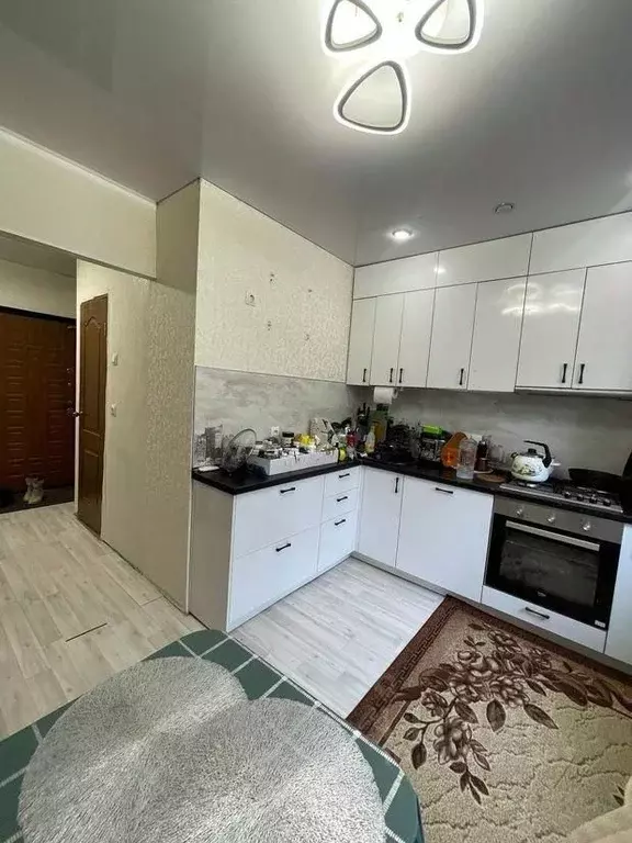 1-к кв. Омская область, Омск просп. Комарова, 27 (37.6 м) - Фото 0