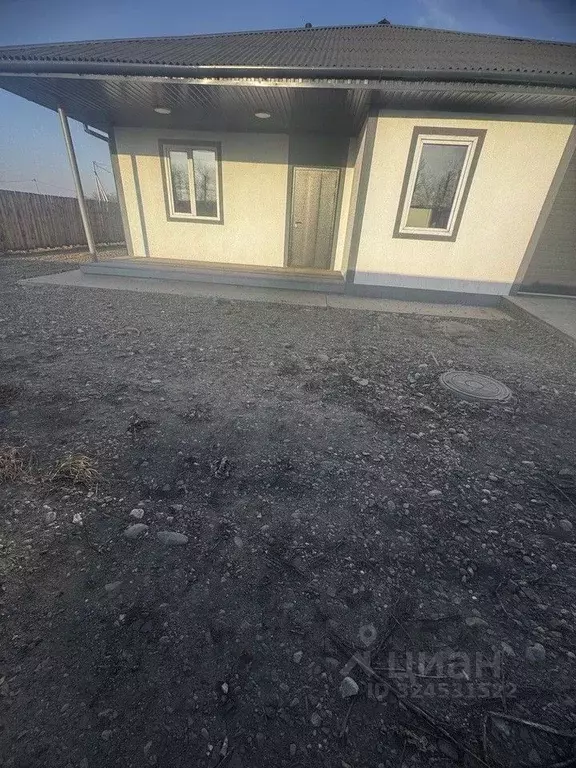 Дом в Хакасия, Усть-Абаканский район, с. Зеленое ул. Верхняя Мичурина, ... - Фото 1