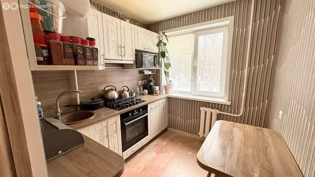 3-комнатная квартира: Сыктывкар, Октябрьский проспект, 132 (62.3 м) - Фото 1