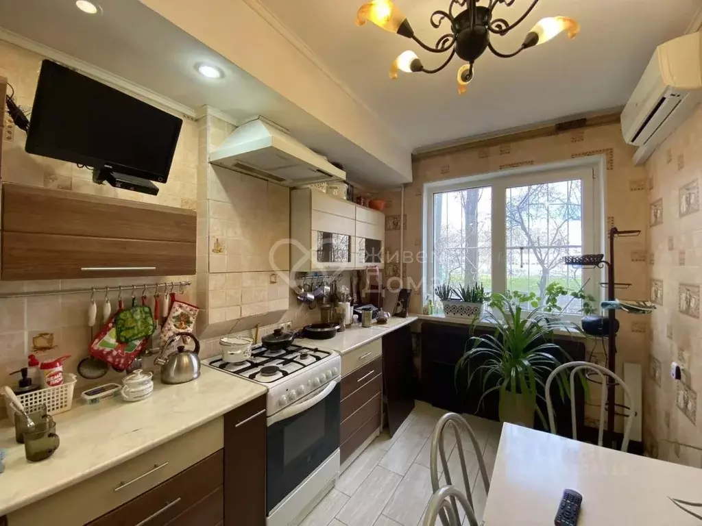 3-к кв. Волгоградская область, Волгоград ул. Репина, 17 (63.7 м) - Фото 1