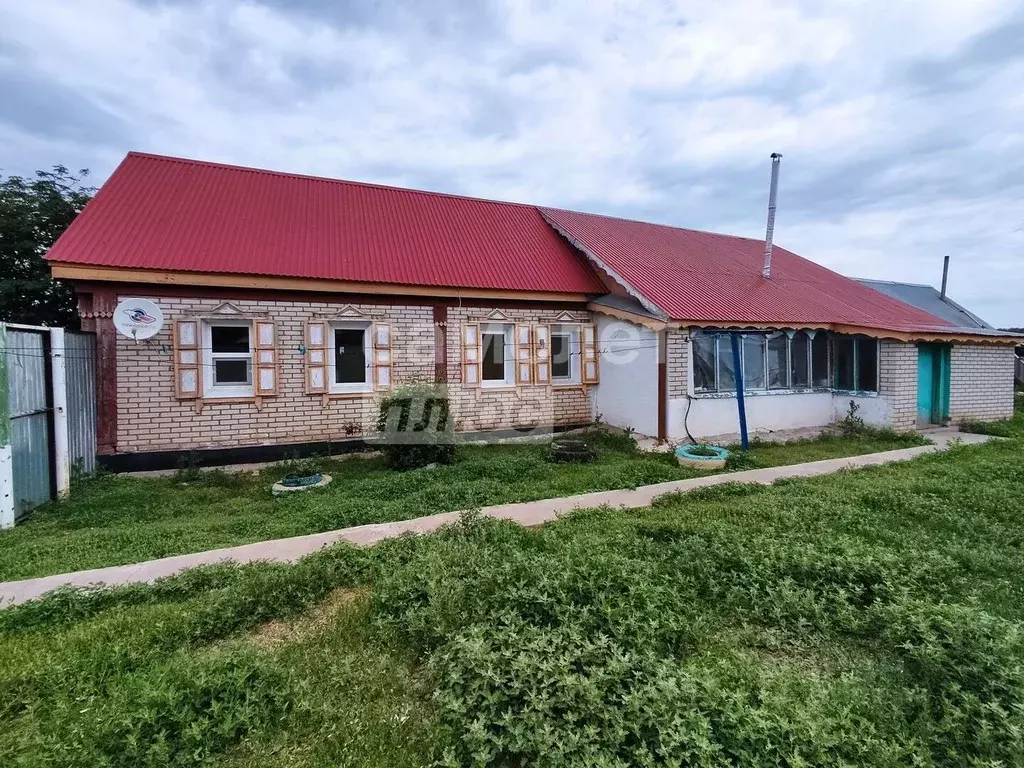 Дом в Оренбургская область, Саракташский район, с. Новосокулак  (49 м) - Фото 0