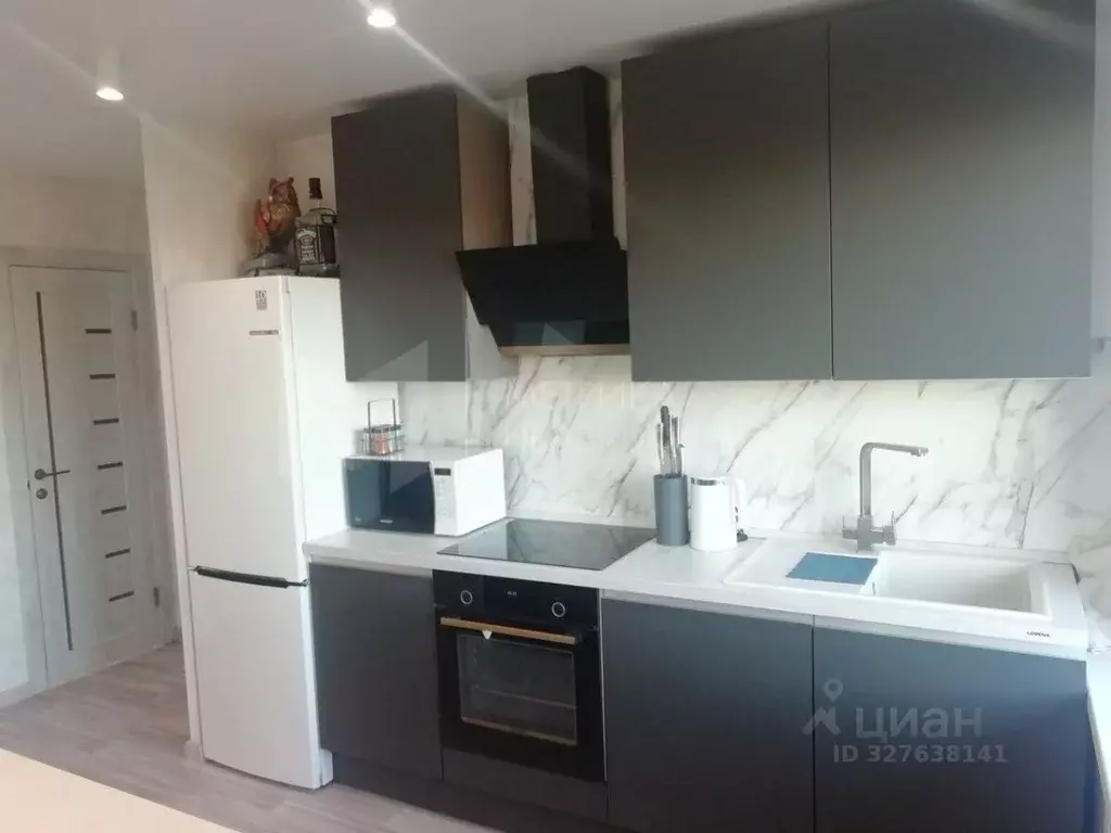 3-к кв. Тюменская область, Тюмень ул. Газовиков, 2 (91.8 м) - Фото 1