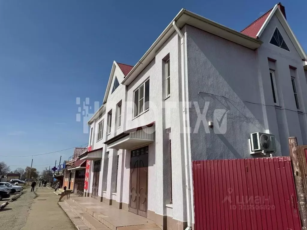 Дом в Краснодарский край, Курганинск Привокзальная ул., 3 (354 м) - Фото 1