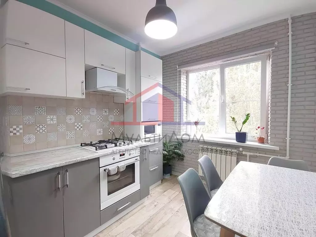 4-к кв. Белгородская область, Губкин ул. Раевского, 22А (74.8 м) - Фото 0