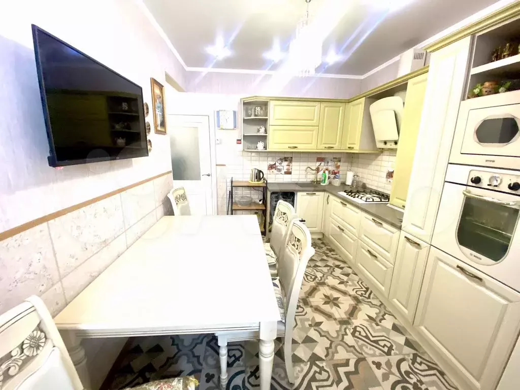2-к. квартира, 60 м, 3/9 эт. - Фото 0
