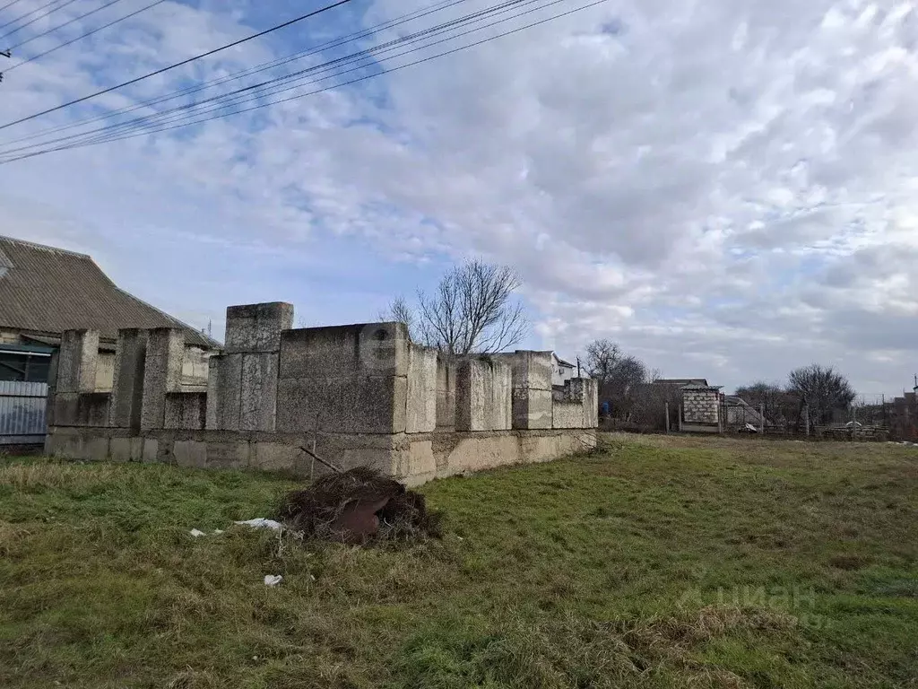 Участок в Крым, Ленино пгт ул. Розовая (7.0 сот.) - Фото 0
