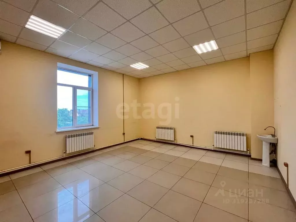 Помещение свободного назначения в Астраханская область, Астрахань пер. ... - Фото 1