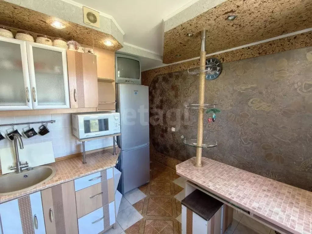 2-к кв. Крым, Щелкино Ленинский район, 78В2 (47.7 м) - Фото 1