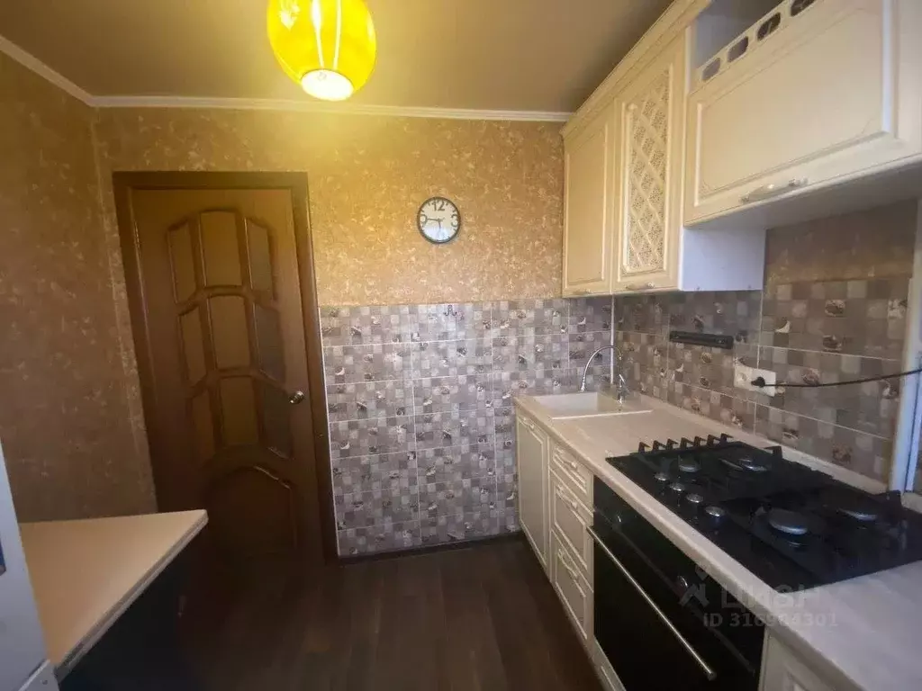 3-к кв. Белгородская область, Губкин Комсомольская ул., 51А (63.1 м) - Фото 0