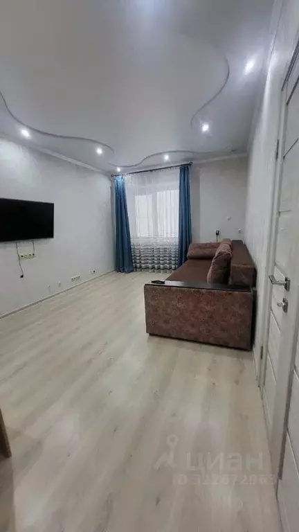 2-к кв. Астраханская область, Астрахань ул. Куликова, 81к2 (67.0 м) - Фото 1