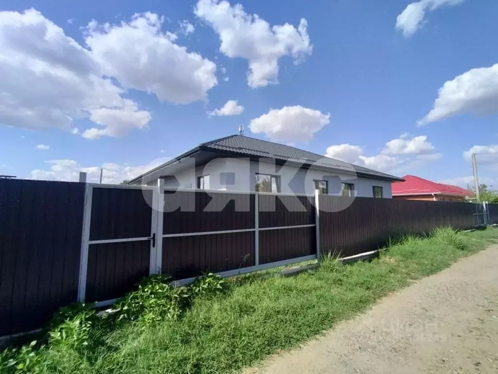 Дом в Краснодарский край, Кореновск ул. Бувальцева, 34 (220 м) - Фото 0