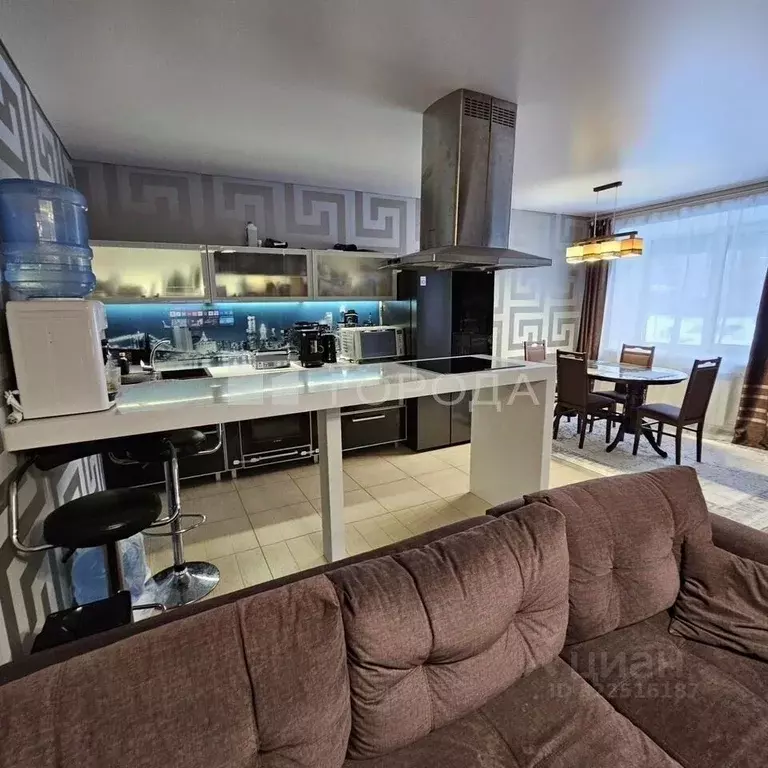 2-к кв. Алтайский край, Барнаул ул. Антона Петрова, 222А (80.0 м) - Фото 1