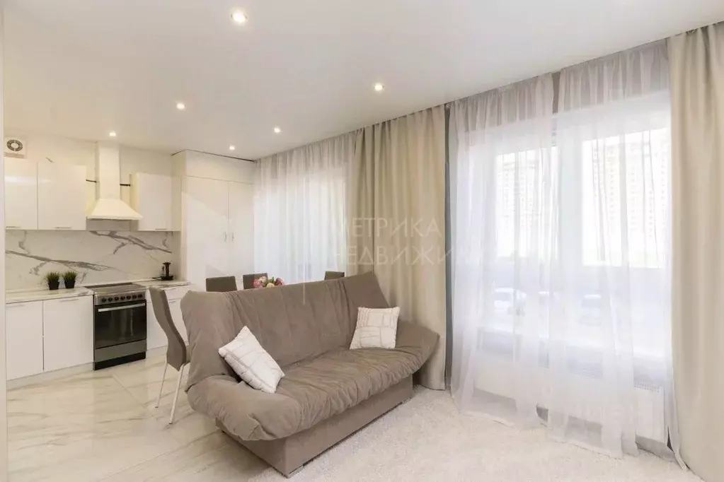 3-к кв. Тюменская область, Тюмень ул. Павла Шарова, 10А (67.8 м) - Фото 1