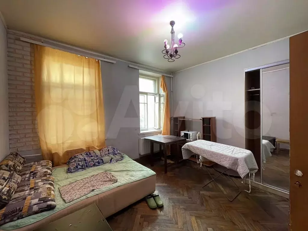 Комната 17 м в 4-к., 2/2 эт. - Фото 1