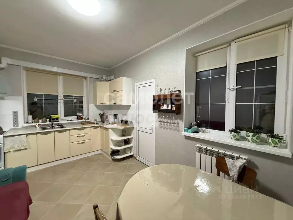 Дом в Курская область, Октябрьский район, Большедолженковский ... - Фото 1