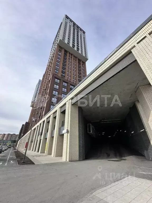 2-к кв. Тюменская область, Тюмень ул. Тимофея Чаркова, 93 (57.0 м) - Фото 1