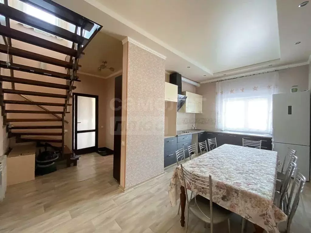 Дом в Оренбургская область, Оренбург ул. Коммуны, 91 (180 м) - Фото 0