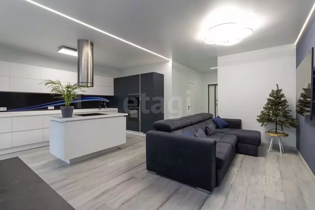 3-к кв. Тюменская область, Тюмень ул. Мельникайте, 30 (107.0 м) - Фото 1