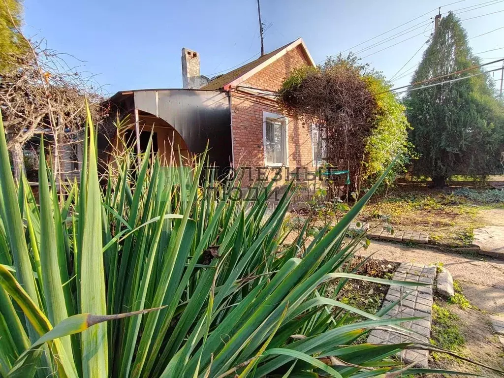 Дом в Астраханская область, с. Икряное ул. Олега Кошевого, 43 (70 м) - Фото 1