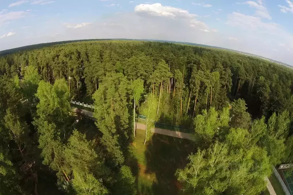 Участок в Московская область, Одинцовский городской округ, пос. ... - Фото 1