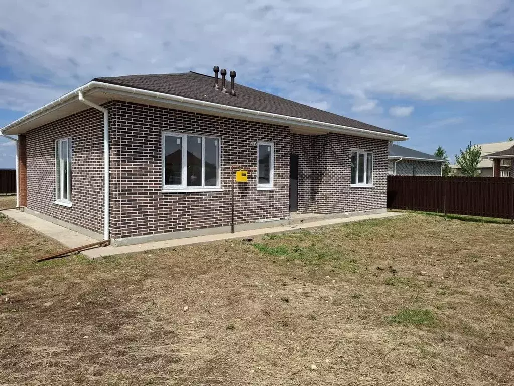 Дом в Волгоградская область, Волжский пос. Краснооктябрьский, ул. ... - Фото 1