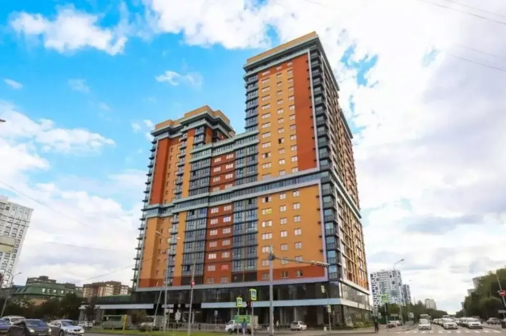 1-к кв. Тюменская область, Тюмень ул. 50 лет Октября, 4 (58.0 м) - Фото 1