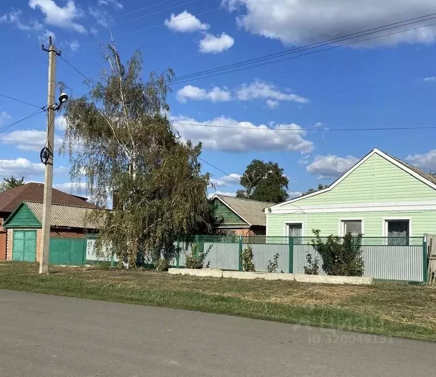 Дом в Ростовская область, Семикаракорский район, Сусат хут. Молодежная ... - Фото 1