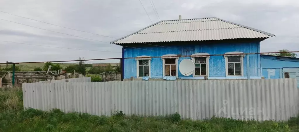 Дом в Саратовская область, Красноармейский район, Рогаткинское ... - Фото 0