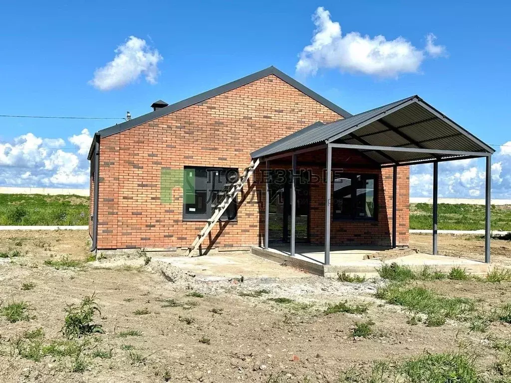 Дом в Адыгея, Тахтамукайский район, Старобжегокайское с/пос, Хомуты ... - Фото 1